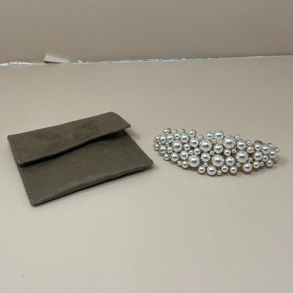 Shashi | La Perla Barrette Pearl Gold - Picture 1 of 5